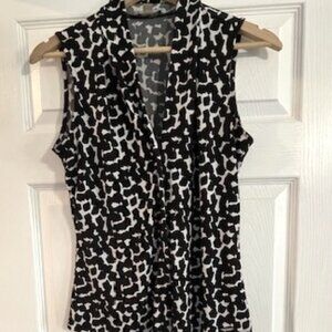 Calvin Klein Black and White Print V-Neck Top, Size Small